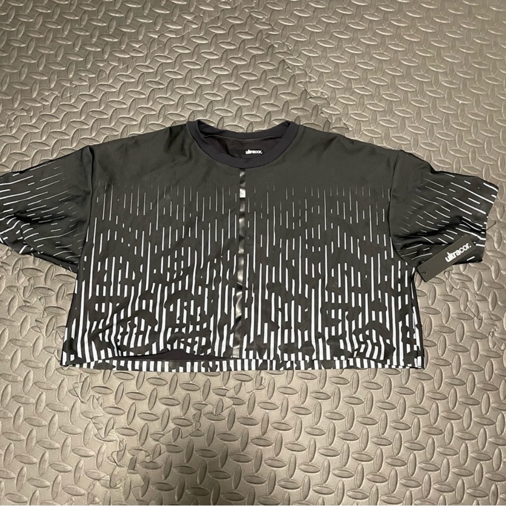 Ultracor athletic cropped shirt